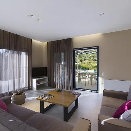 Dione Villa *