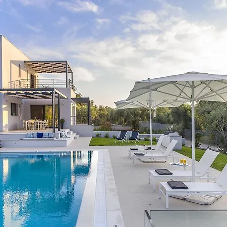 Dione Villa