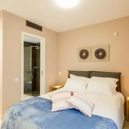 Dione Villa *