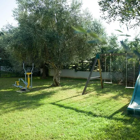 Dione Villa *